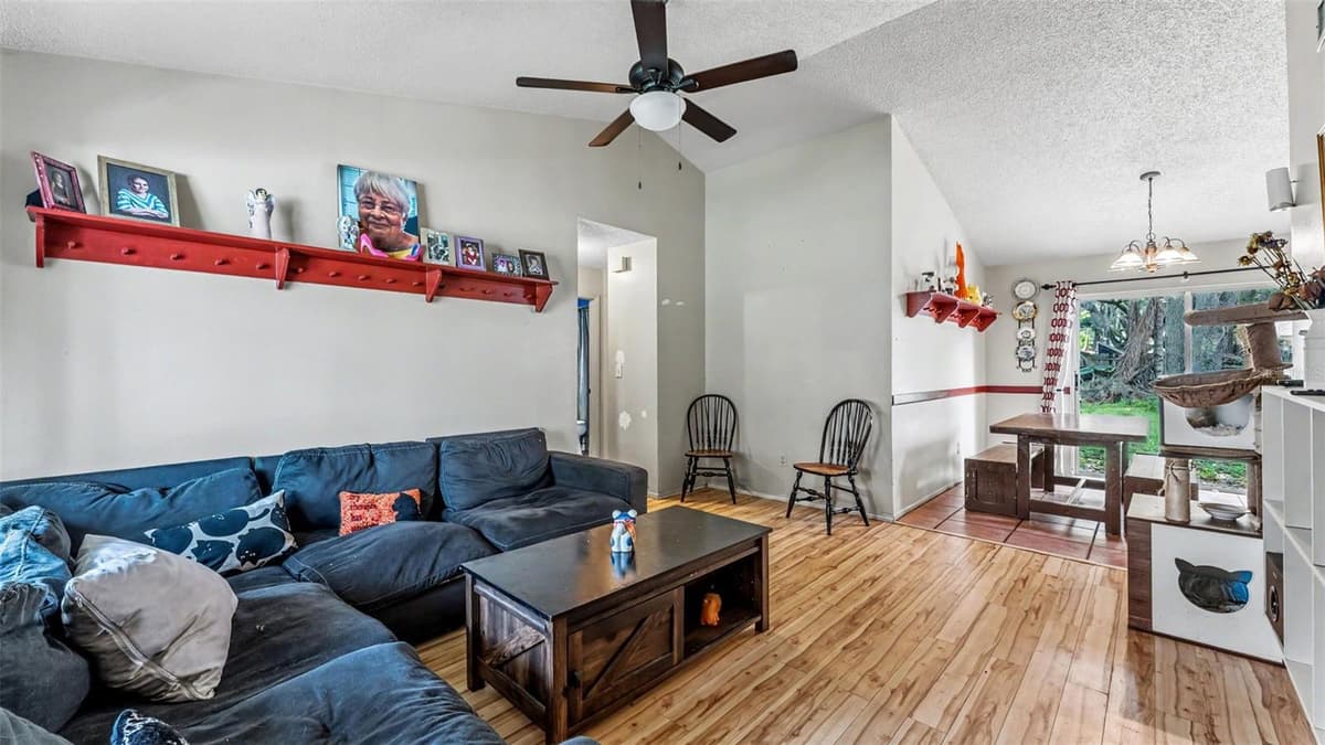 2110 JOHNSON LOOP — photo 4 of 32