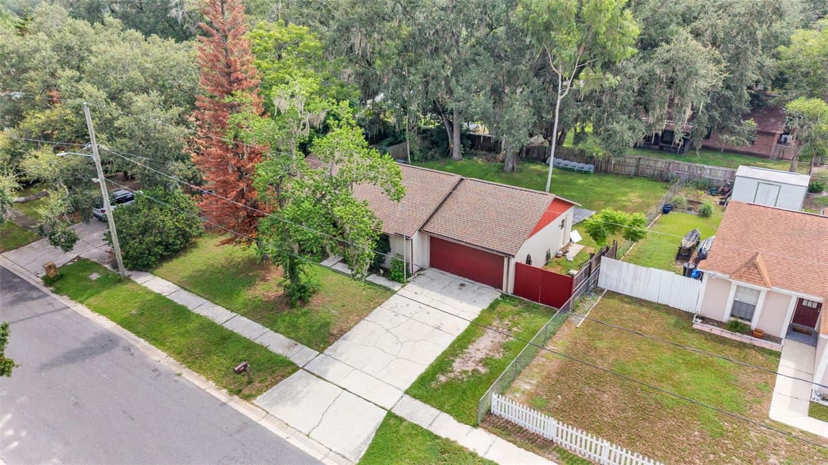 2110 JOHNSON LOOP — photo 2 of 32