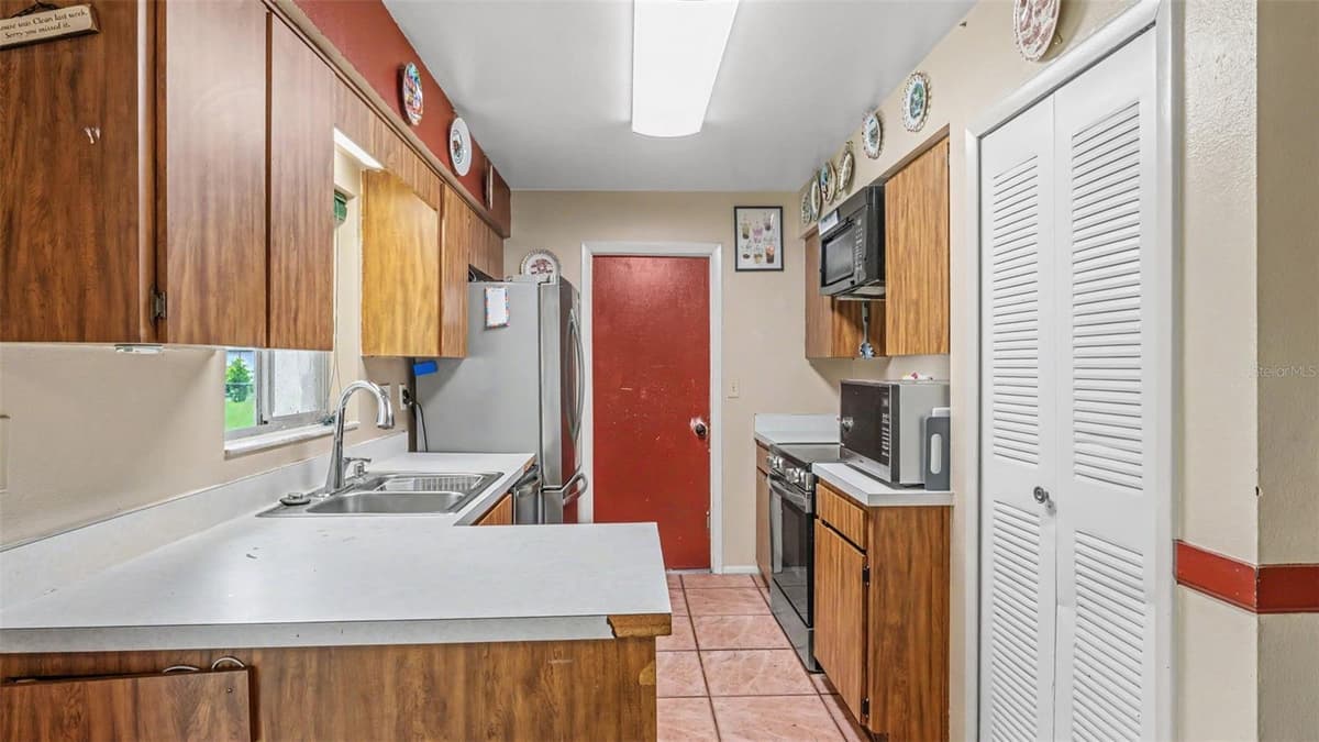 2110 JOHNSON LOOP — photo 7 of 32