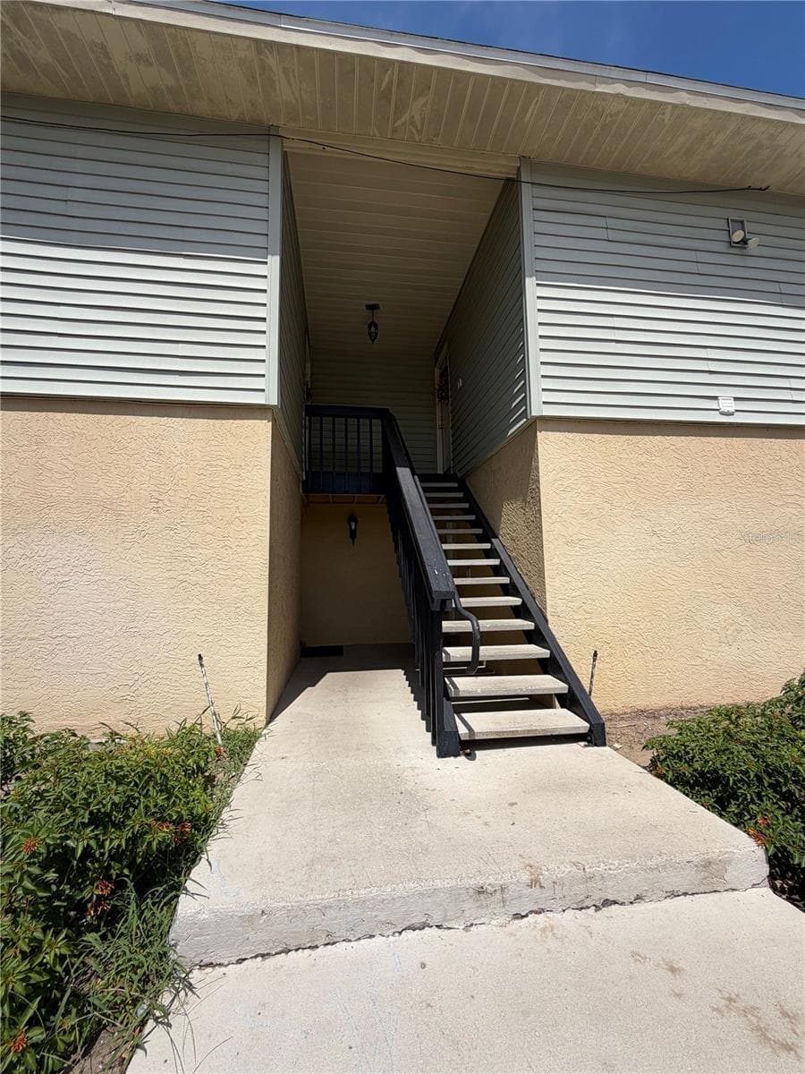 502 GOLDEN RAINTREE PLACE — photo 3 of 22