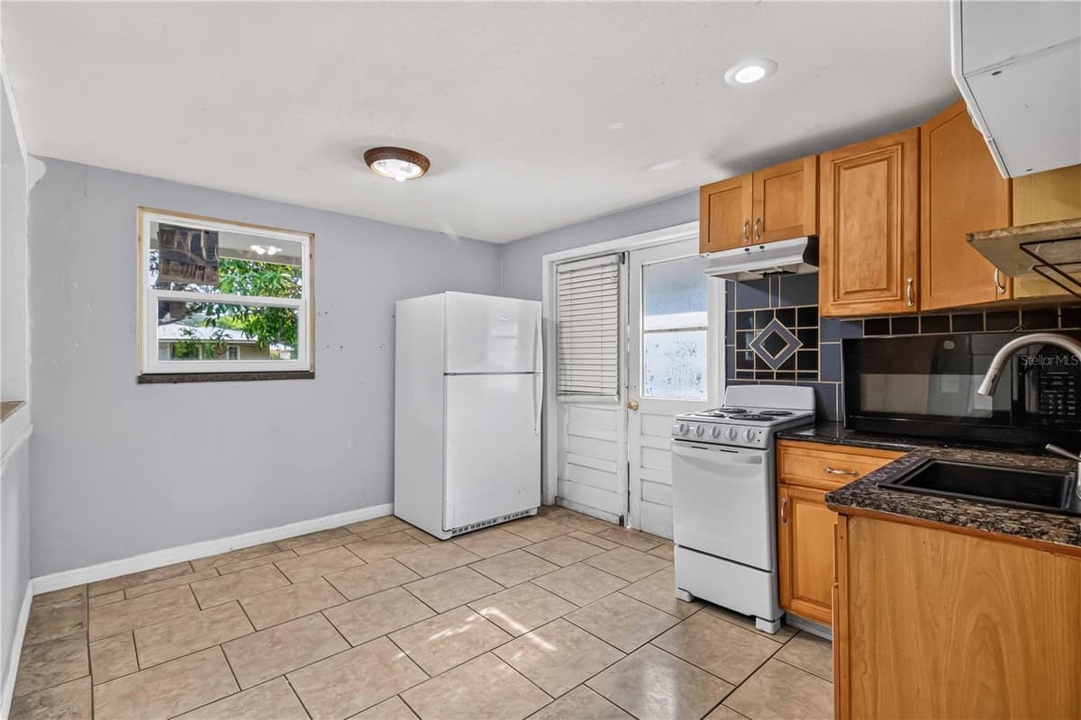 4734 DELMONTE AVENUE — photo 18 of 34