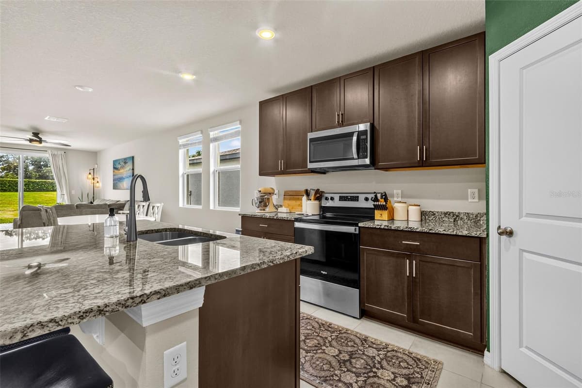 7017 FEATHER RIVER PLACE — photo 5 of 31