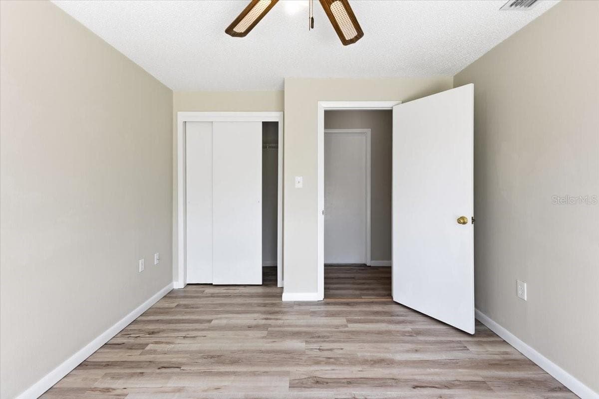 267 ANNAPOLIS LANE — photo 32 of 49