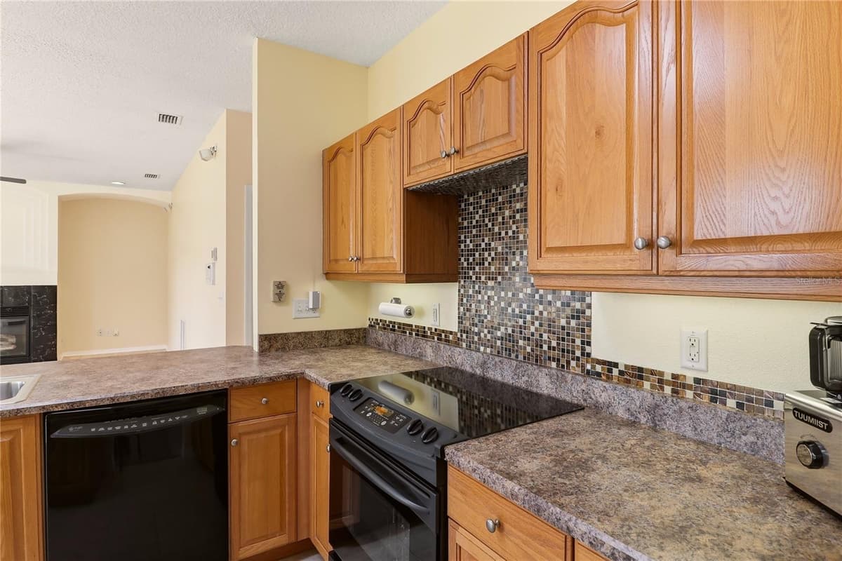 7 FLINT PLACE — photo 13 of 51