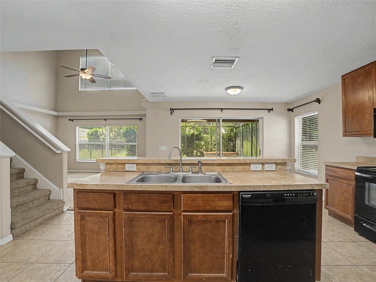 5828 WRENWATER DRIVE — photo 7 of 24