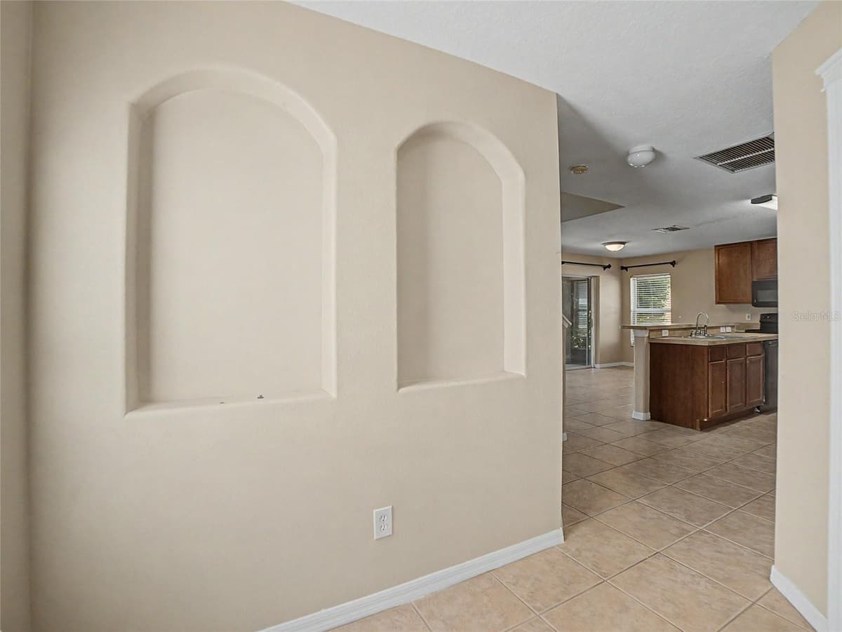 5828 WRENWATER DRIVE — photo 4 of 24