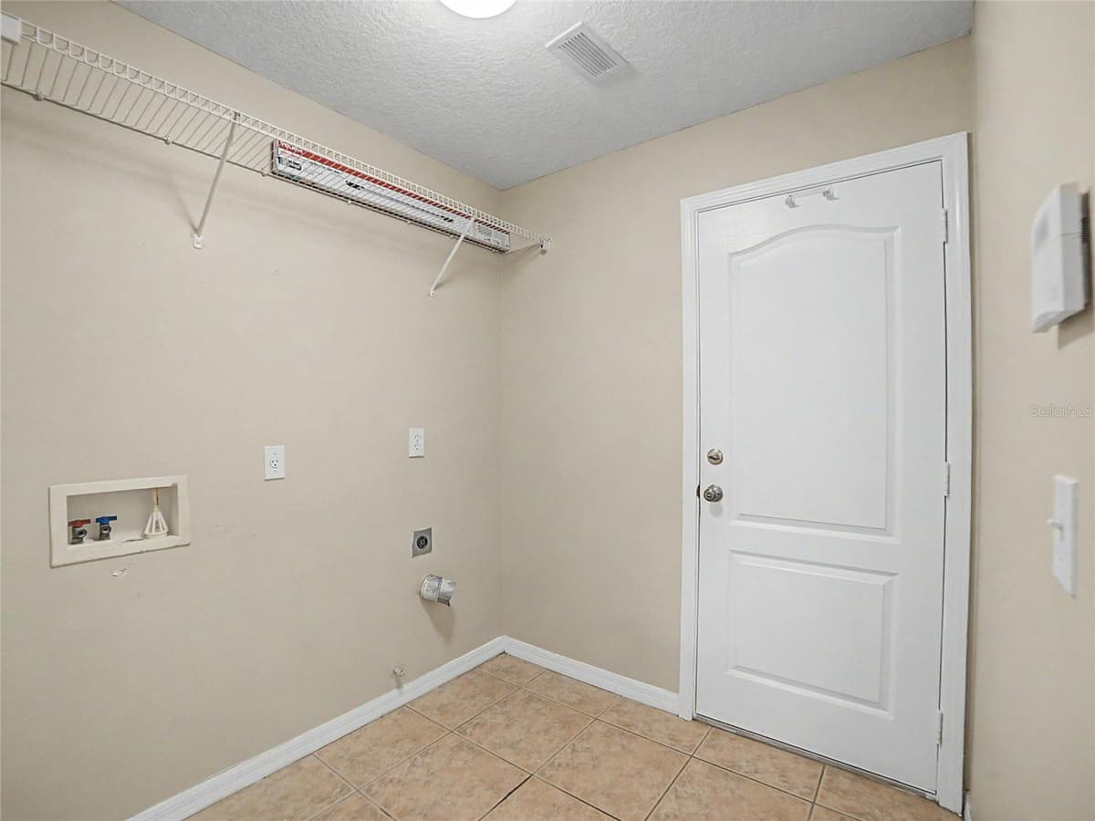 5828 WRENWATER DRIVE — photo 12 of 24
