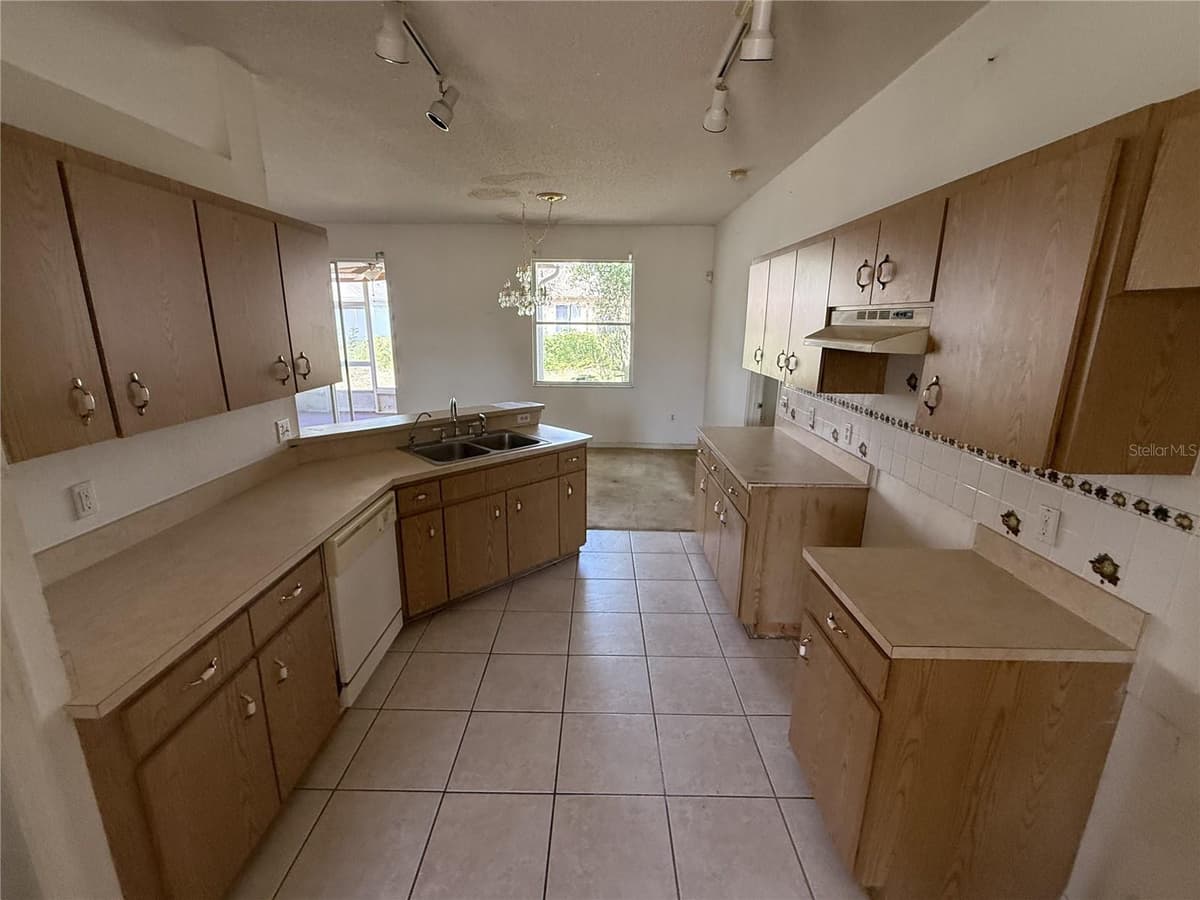 7422 GINGKO AVENUE — photo 7 of 26