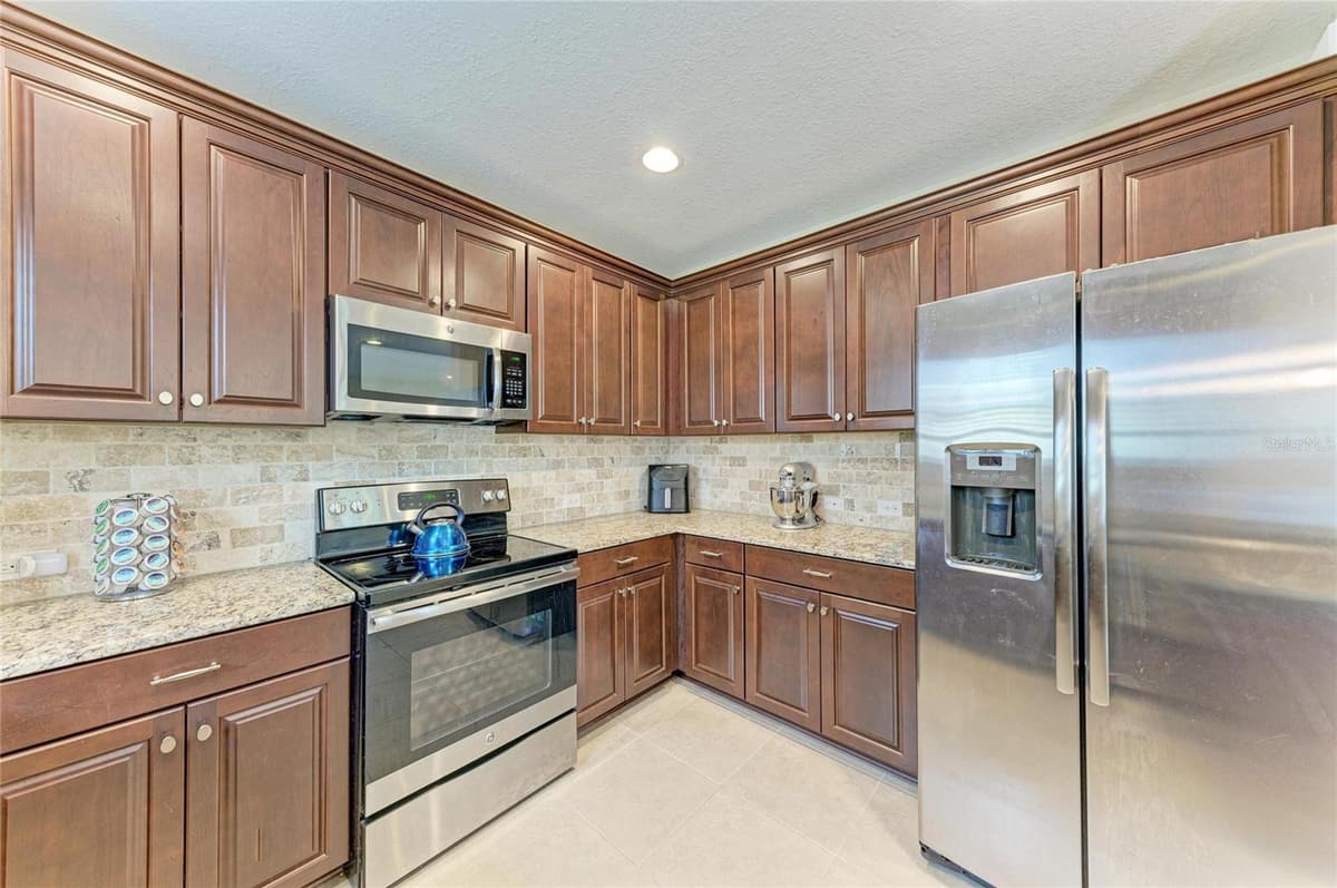 12662 SHIMMERING OAK CIRCLE — photo 14 of 53