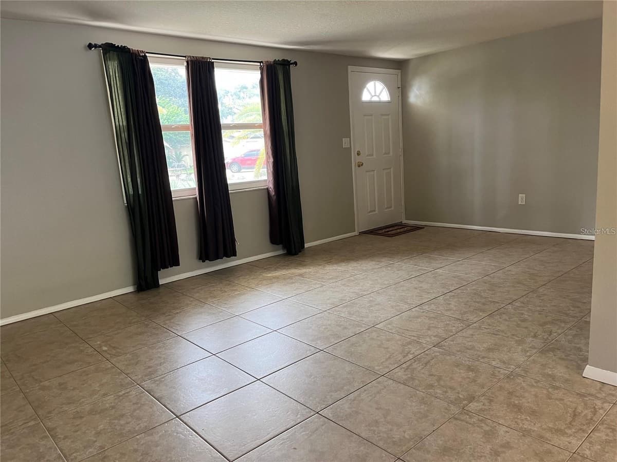 7407 UNIVERSITY DRIVE — photo 8 of 30