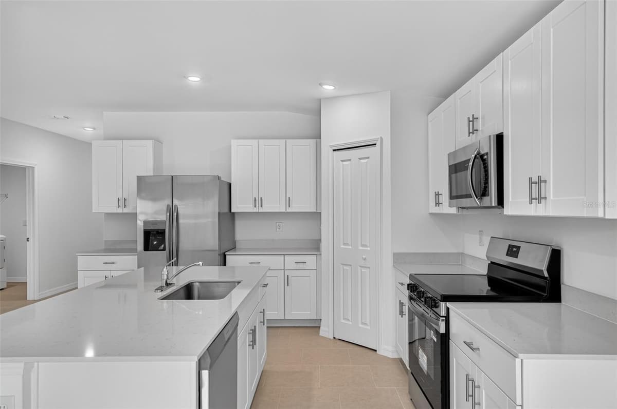 22568 ALCORN AVENUE — photo 10 of 21