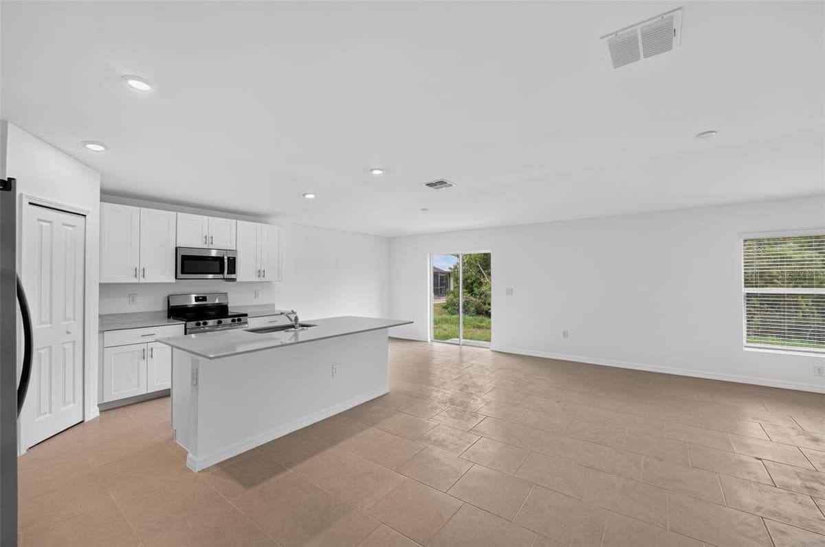 22568 ALCORN AVENUE — photo 8 of 21