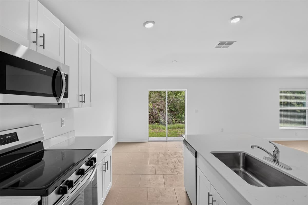 22568 ALCORN AVENUE — photo 11 of 21