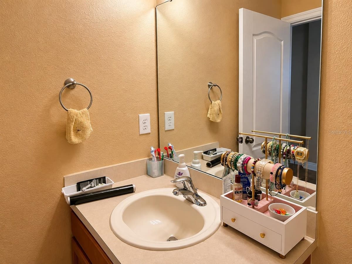 106 WEYMOUTH DRIVE — photo 11 of 19