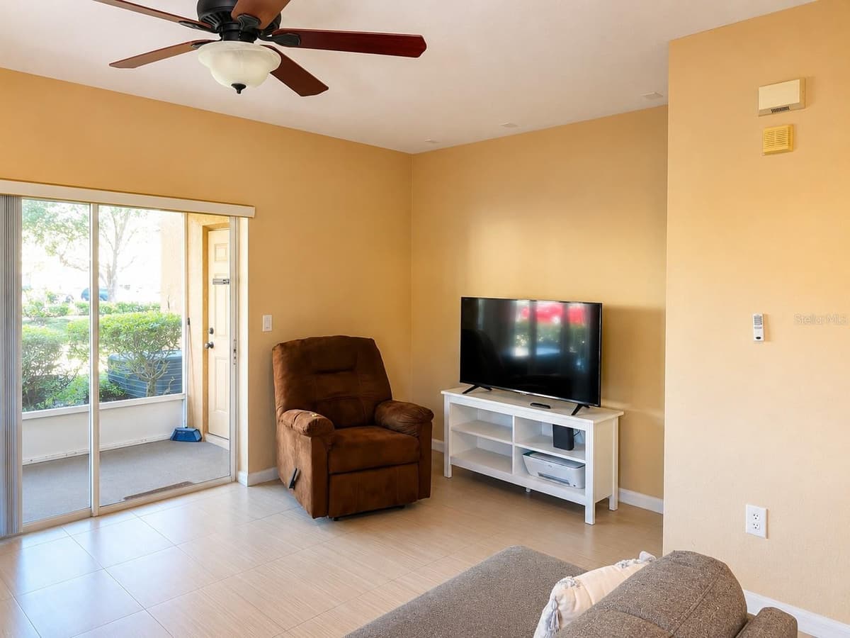 106 WEYMOUTH DRIVE — photo 4 of 19