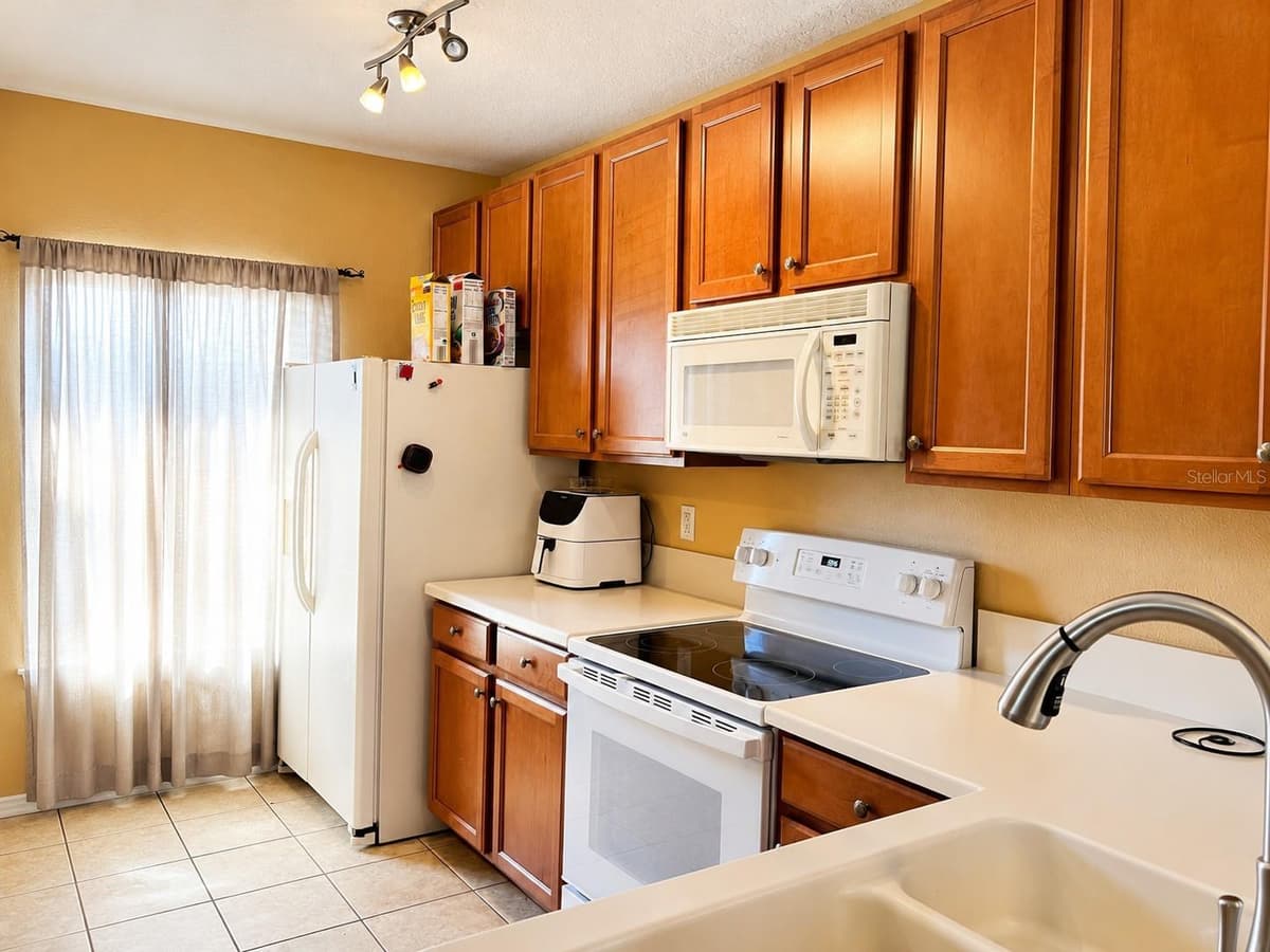 106 WEYMOUTH DRIVE — photo 6 of 19