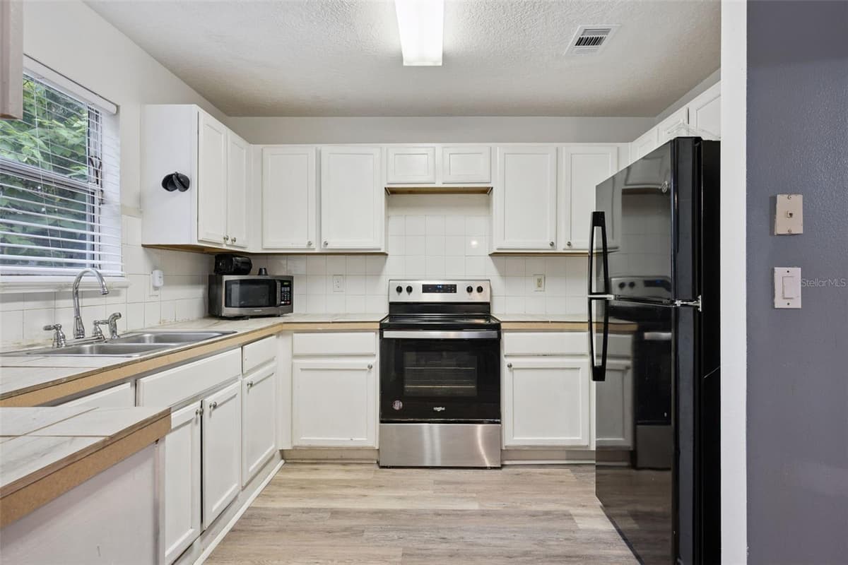 4532 HUPPEL AVENUE — photo 4 of 16