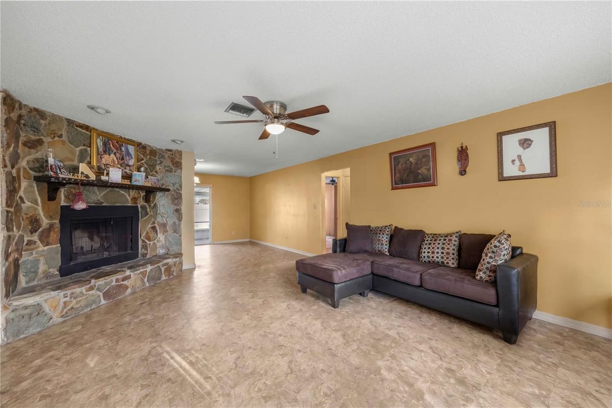 4950 23RD AVENUE — photo 7 of 39