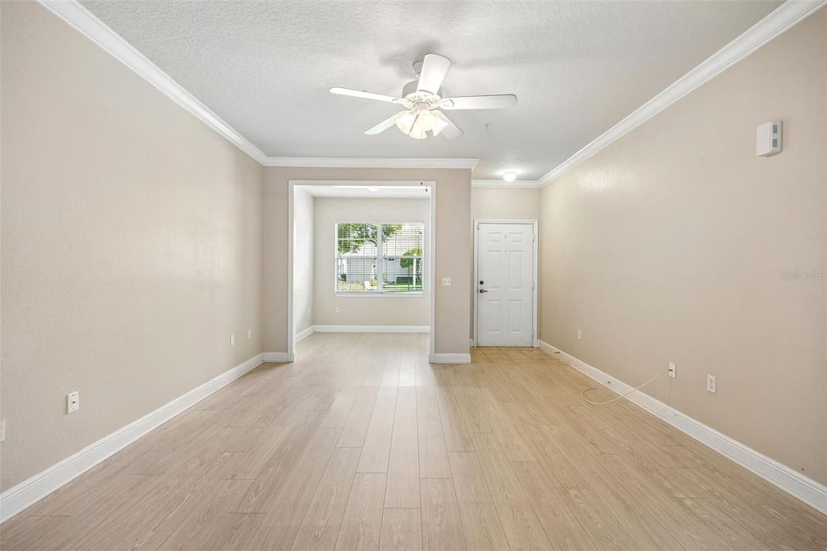 405 SOUTHERN PECAN CIRCLE — photo 4 of 58