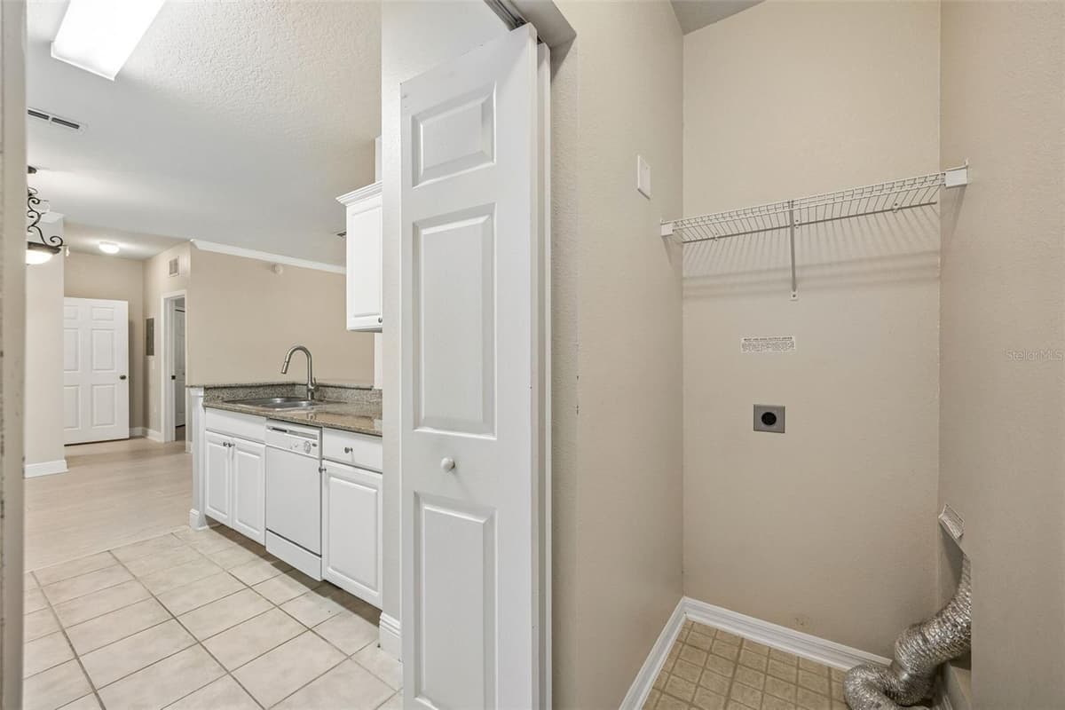 405 SOUTHERN PECAN CIRCLE — photo 11 of 58