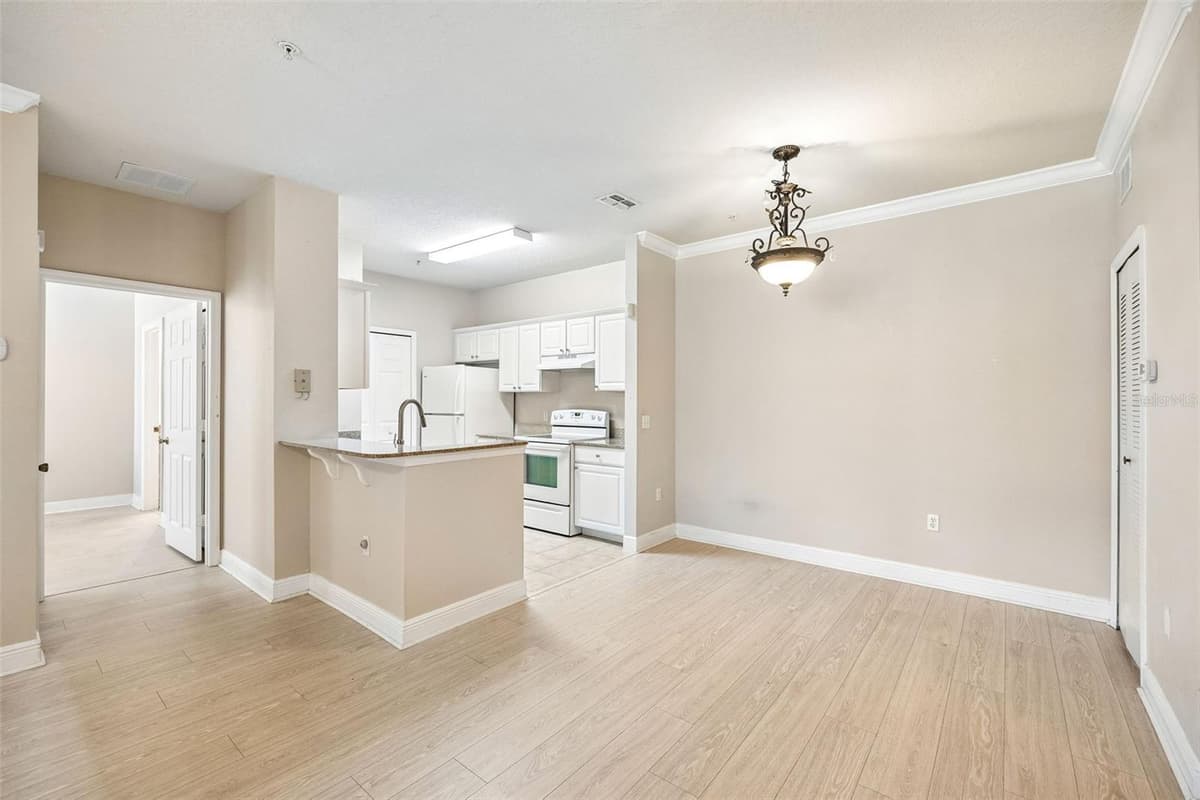 405 SOUTHERN PECAN CIRCLE — photo 6 of 58