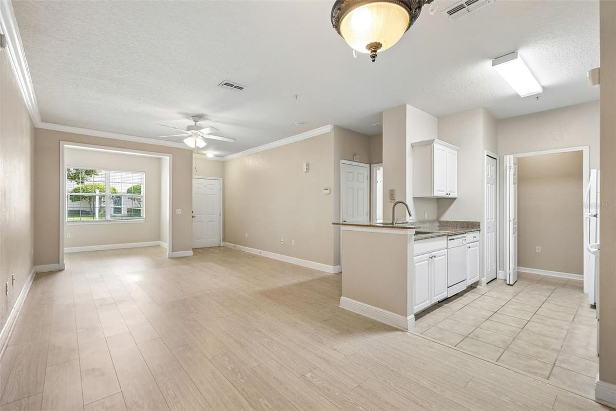 405 SOUTHERN PECAN CIRCLE — photo 7 of 58