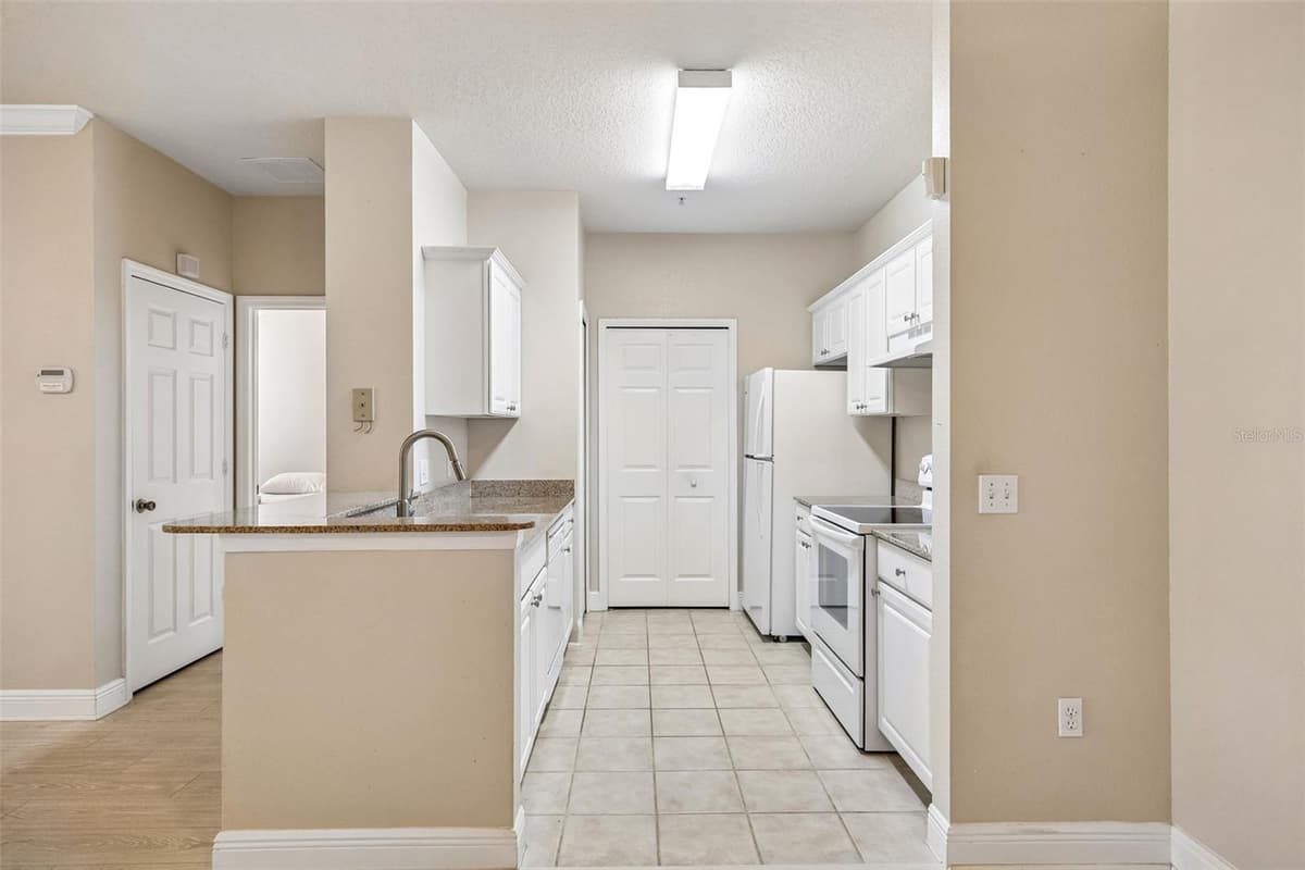 405 SOUTHERN PECAN CIRCLE — photo 9 of 58