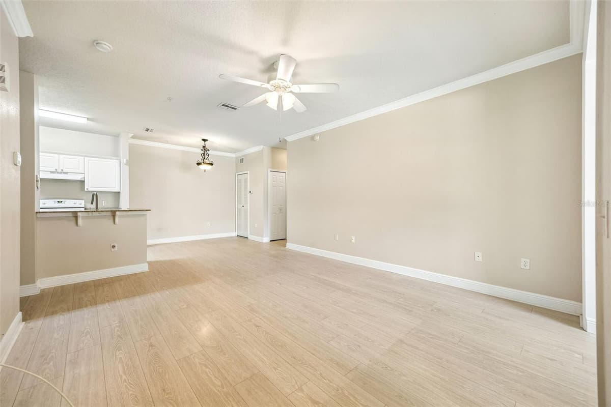 405 SOUTHERN PECAN CIRCLE — photo 5 of 58