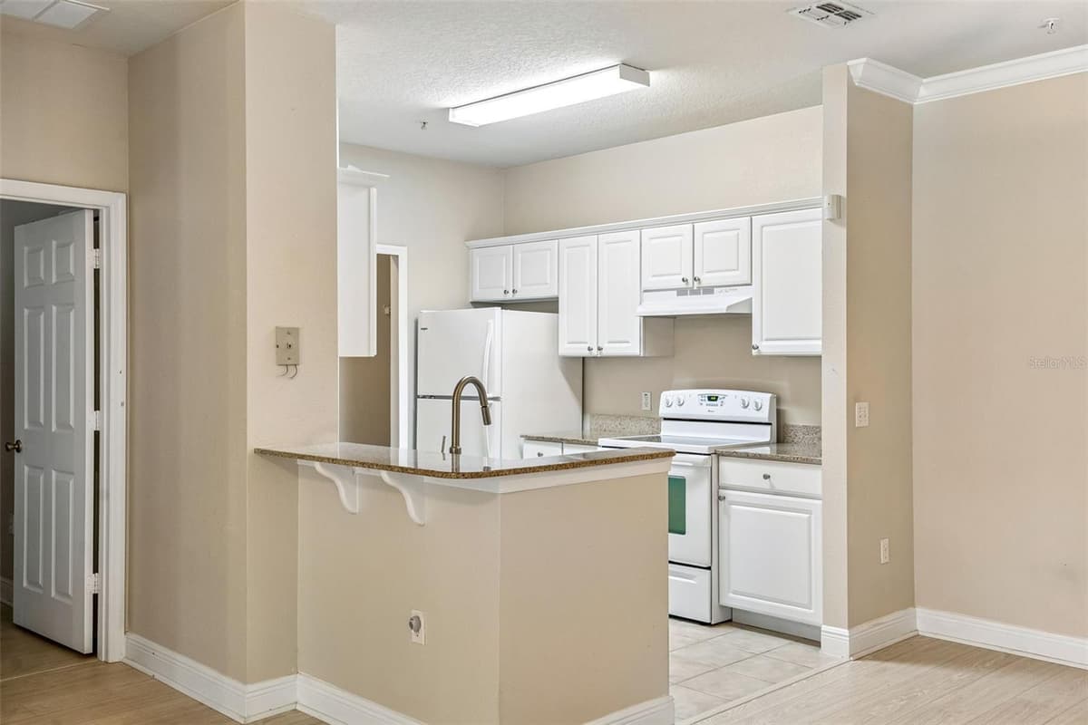405 SOUTHERN PECAN CIRCLE — photo 8 of 58