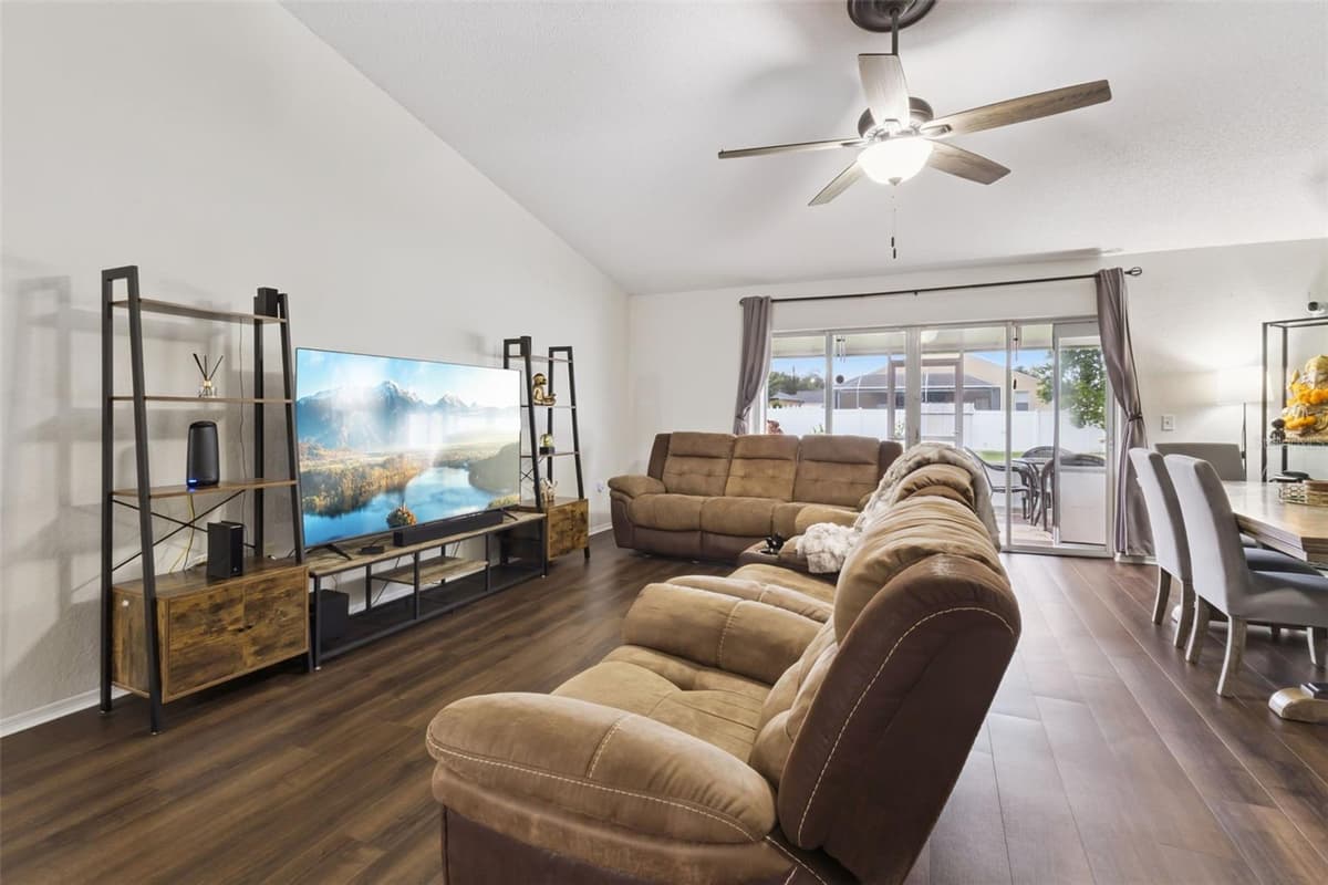 7973 OAK RUN CIRCLE — photo 4 of 40