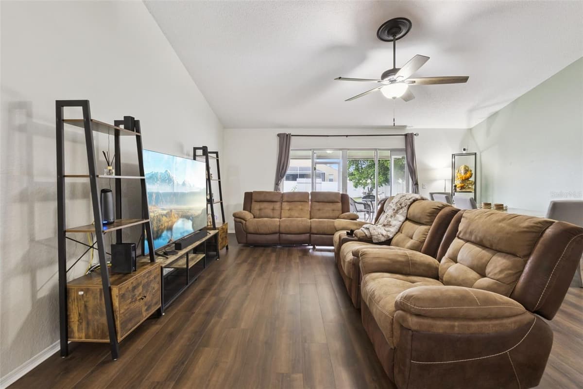 7973 OAK RUN CIRCLE — photo 11 of 40