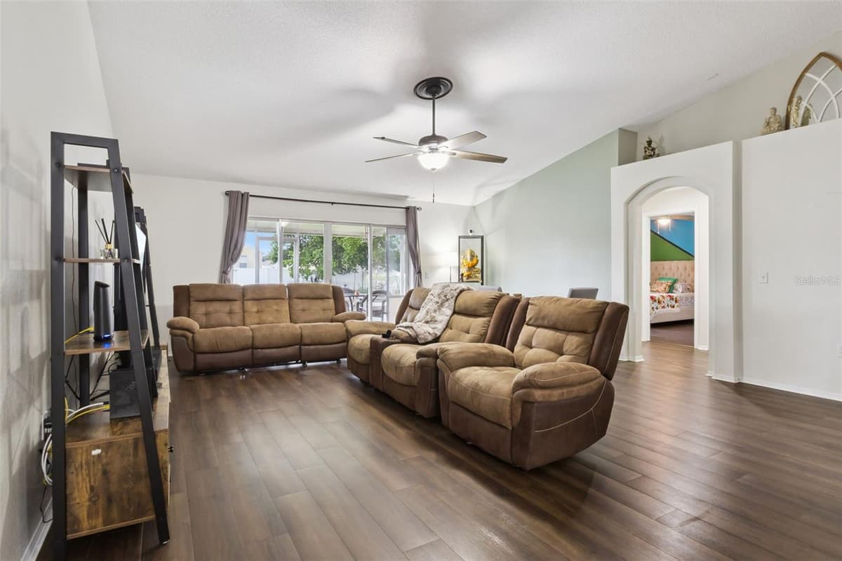 7973 OAK RUN CIRCLE — photo 3 of 40