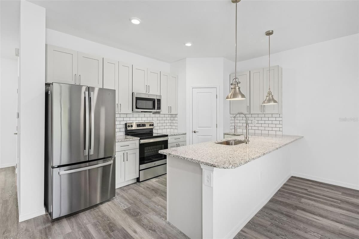 1306-1308 SAXONY CIRCLE — photo 4 of 6