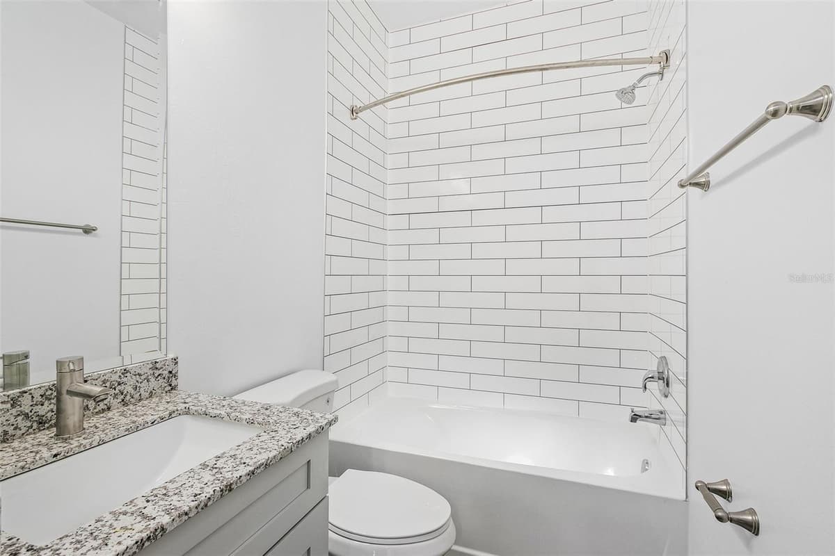 1306-1308 SAXONY CIRCLE — photo 2 of 6