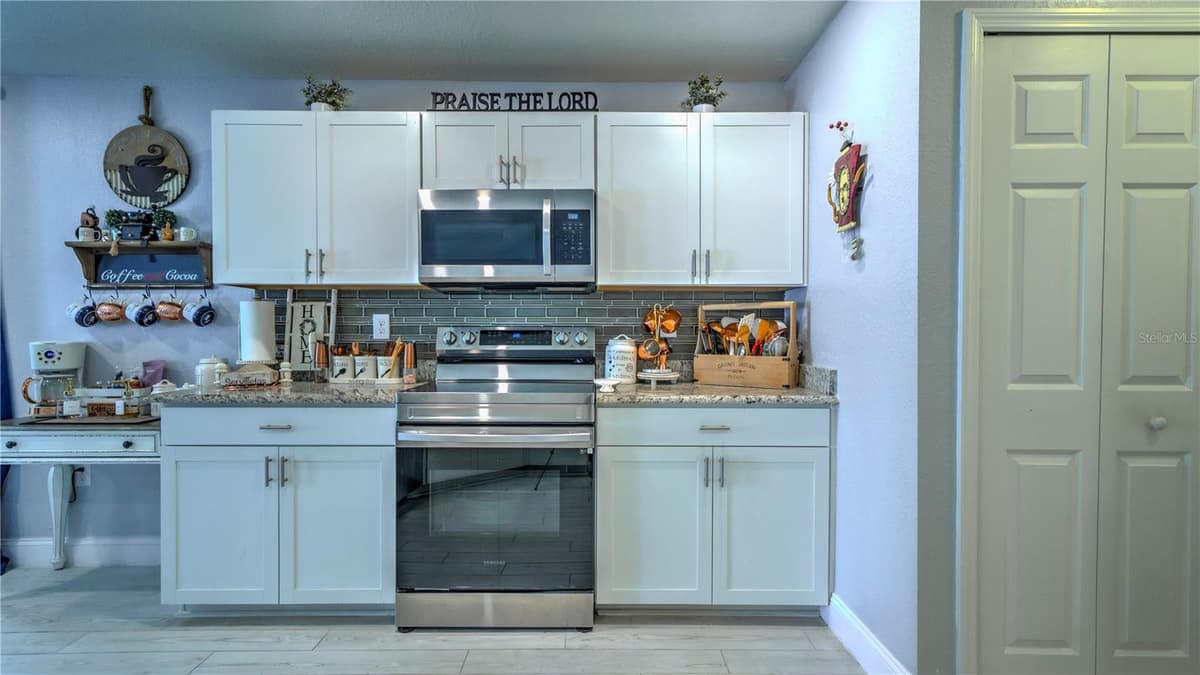 2933 FIELDWOOD CIRCLE — photo 15 of 47