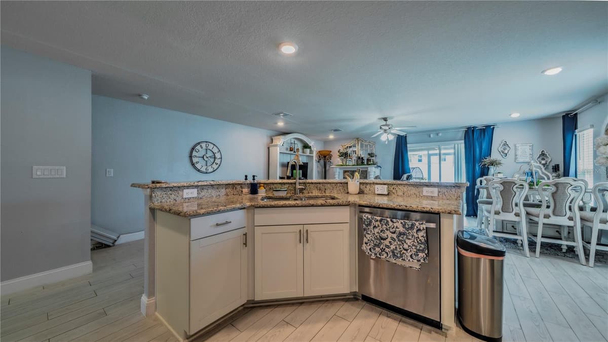 2933 FIELDWOOD CIRCLE — photo 14 of 47