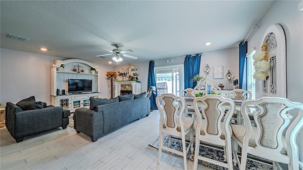 2933 FIELDWOOD CIRCLE — photo 19 of 47