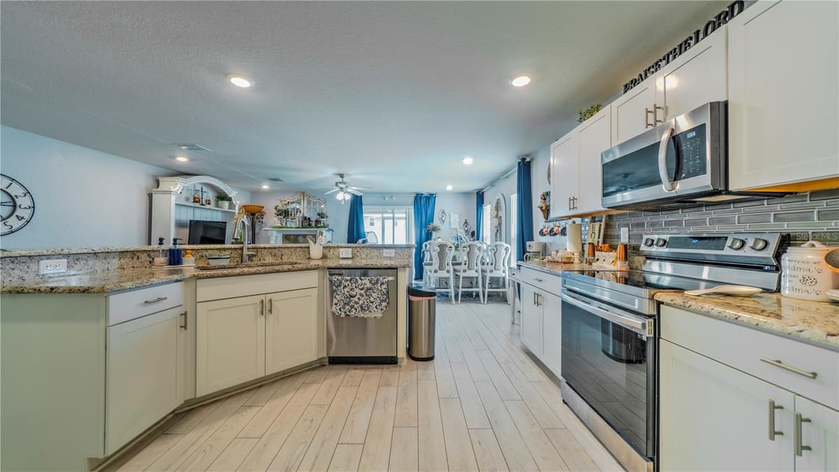 2933 FIELDWOOD CIRCLE — photo 13 of 47