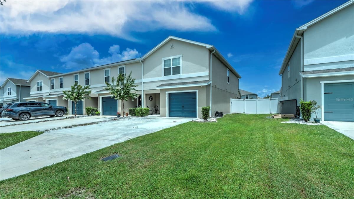 2933 FIELDWOOD CIRCLE — photo 3 of 47