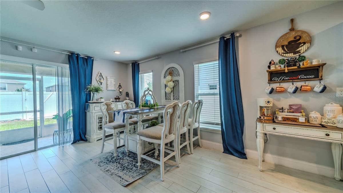 2933 FIELDWOOD CIRCLE — photo 16 of 47