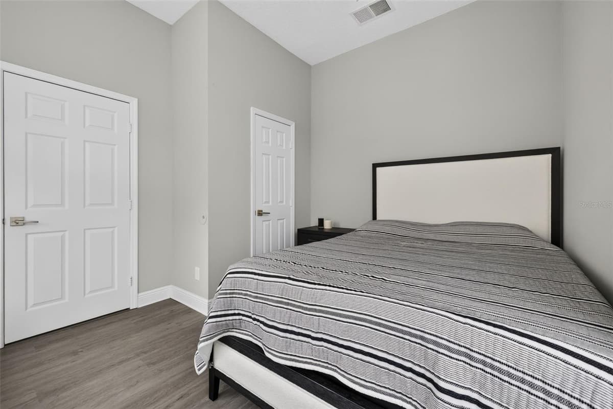 167 LONGVIEW AVENUE — photo 31 of 59
