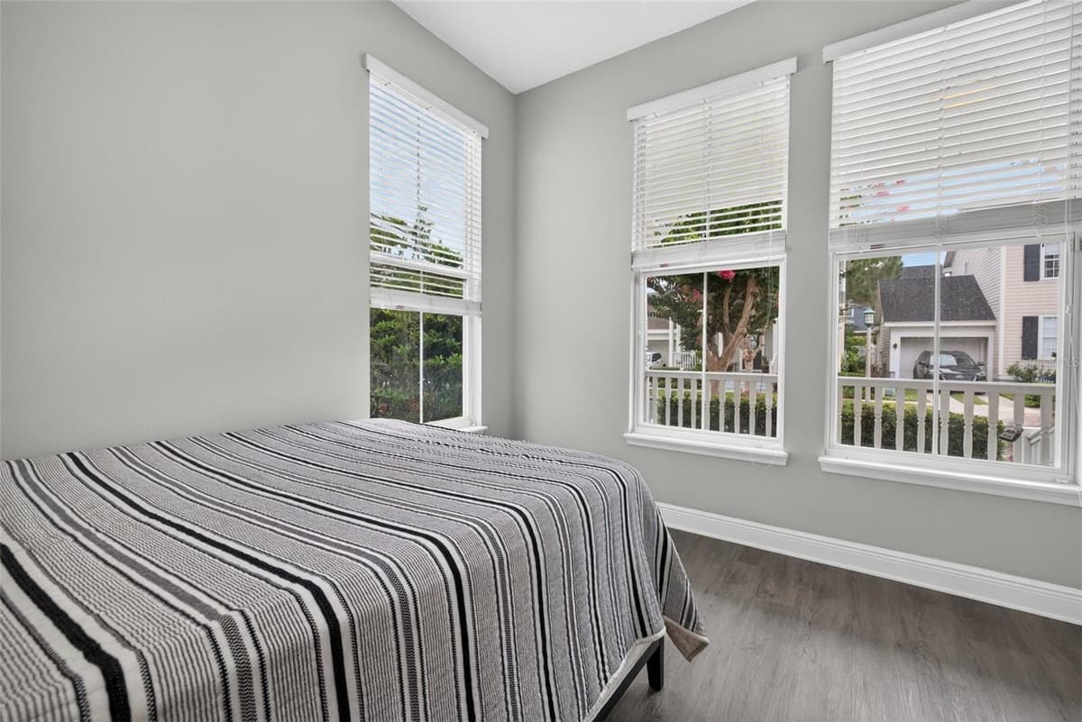 167 LONGVIEW AVENUE — photo 30 of 59