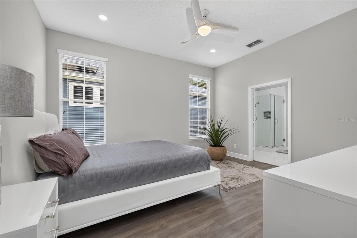 167 LONGVIEW AVENUE — photo 19 of 59