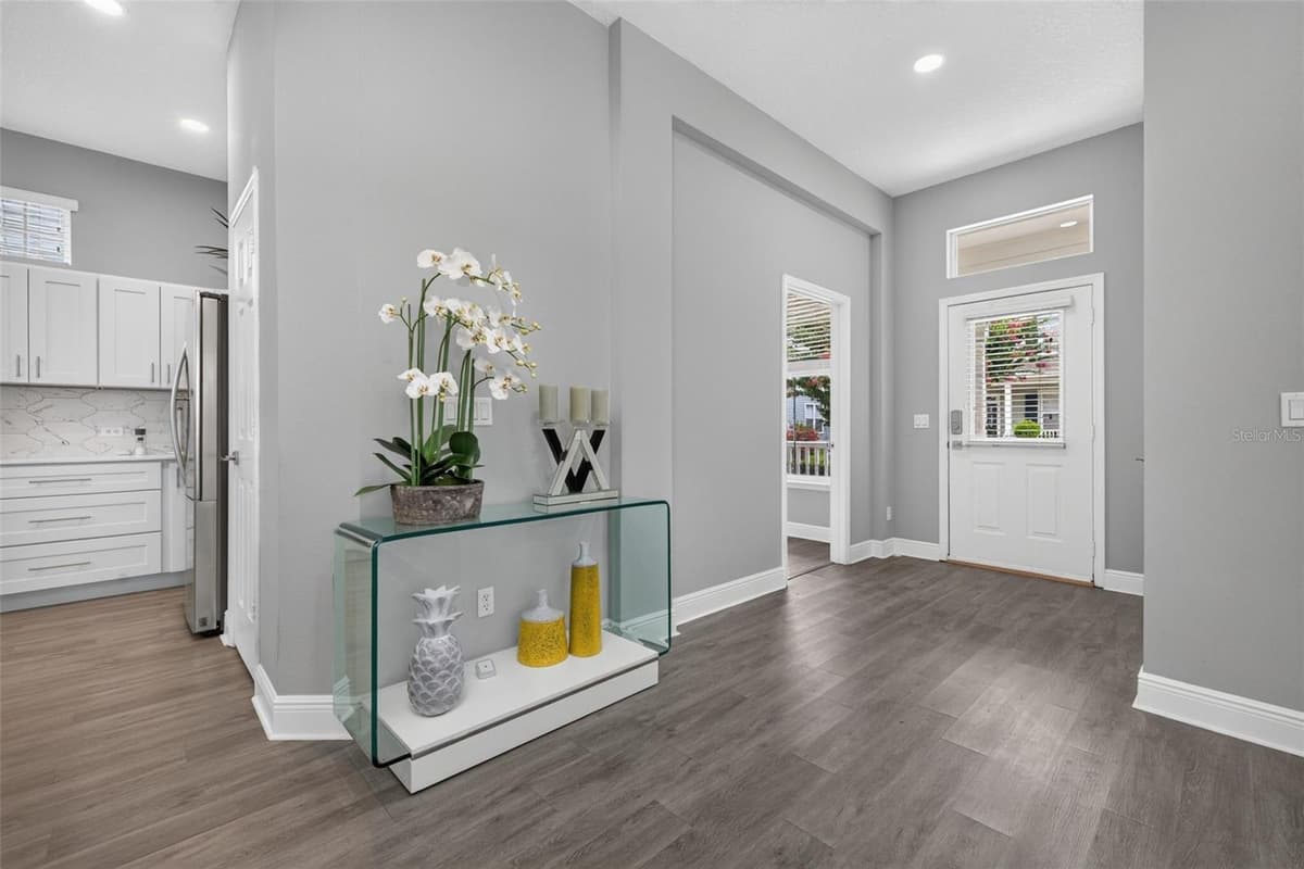 167 LONGVIEW AVENUE — photo 5 of 59