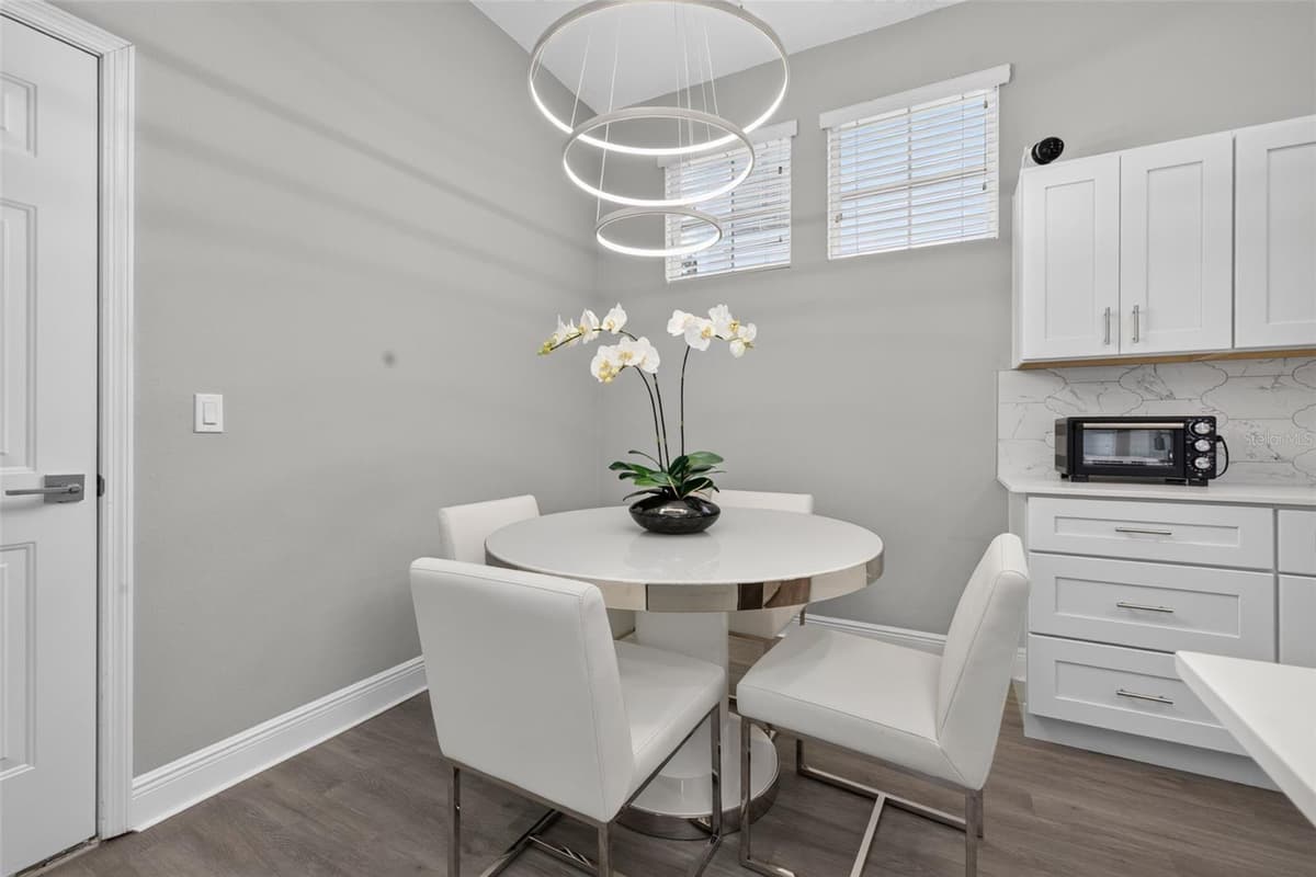 167 LONGVIEW AVENUE — photo 13 of 59
