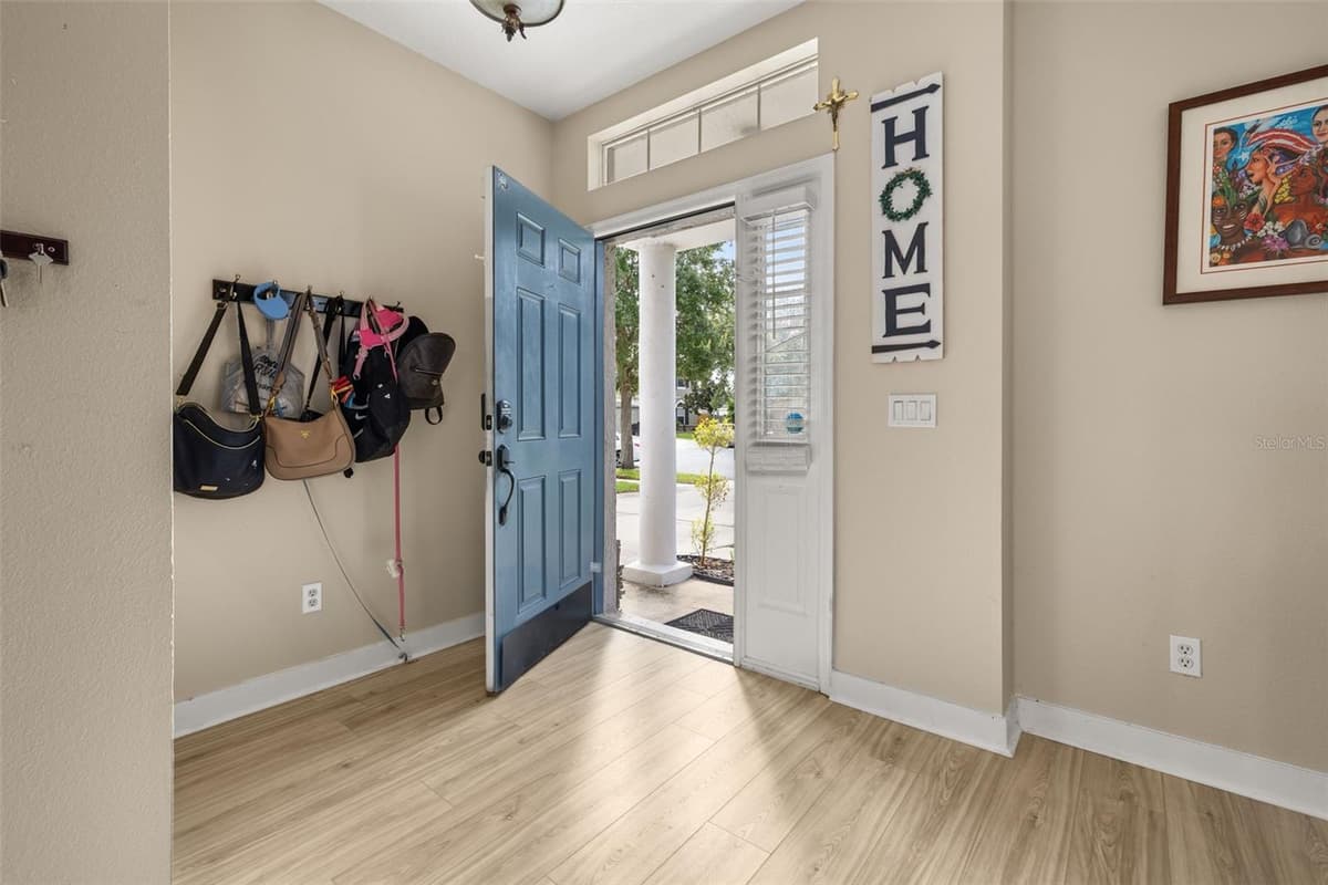 1404 SWAINSON COURT — photo 4 of 62