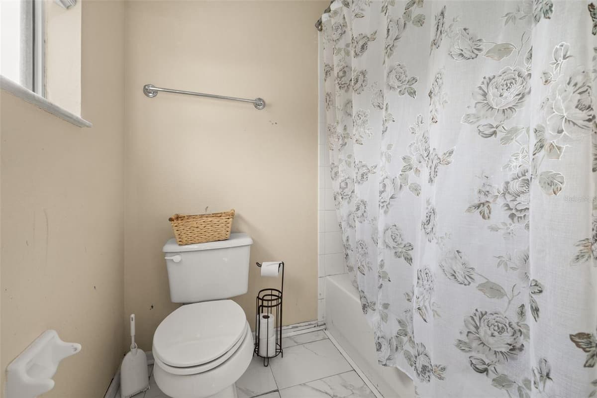 1404 SWAINSON COURT — photo 35 of 62