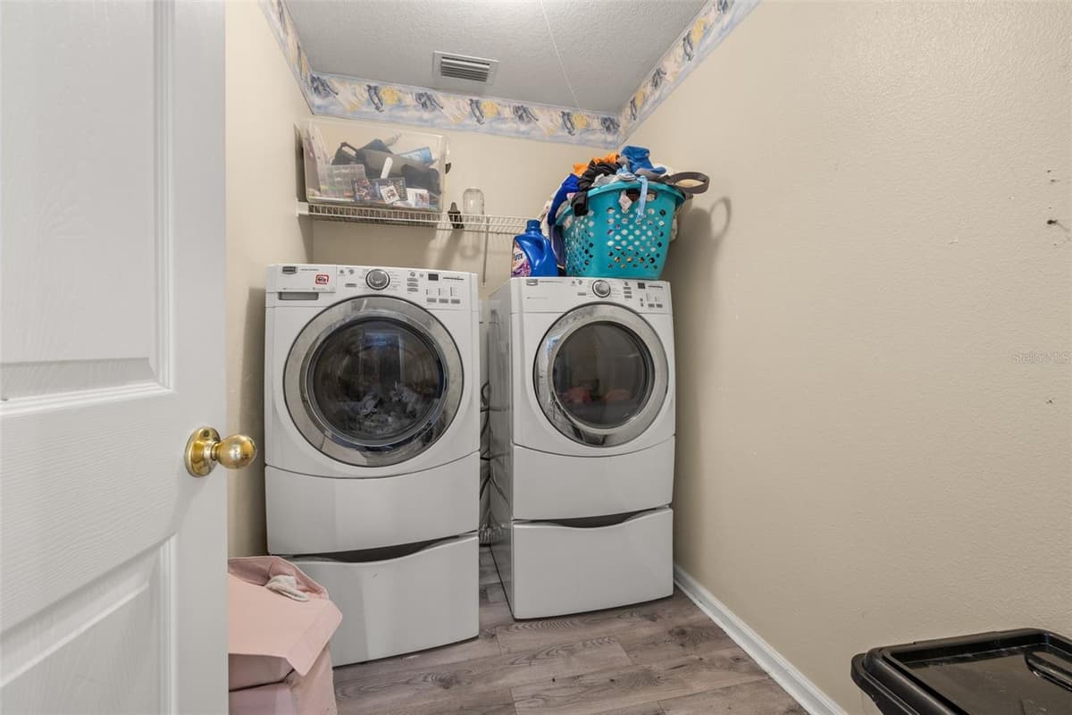 1404 SWAINSON COURT — photo 36 of 62