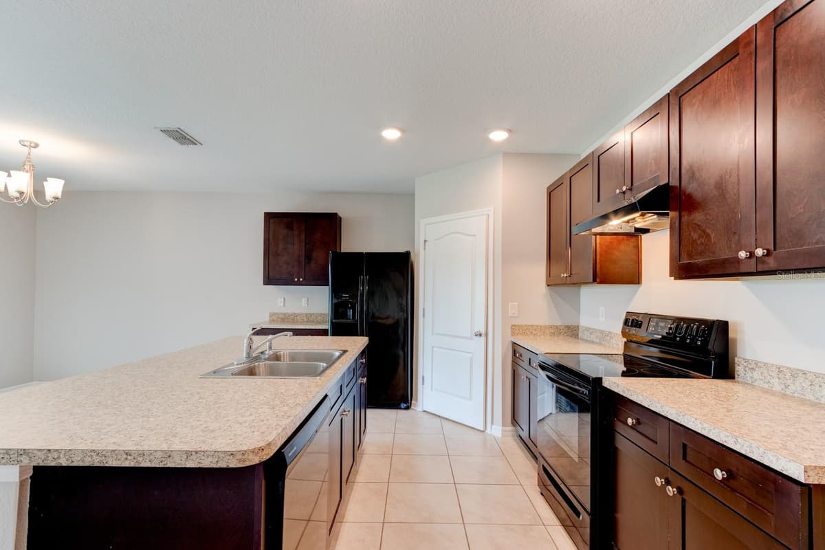 2989 GIBRALTAR BOULEVARD — photo 11 of 37