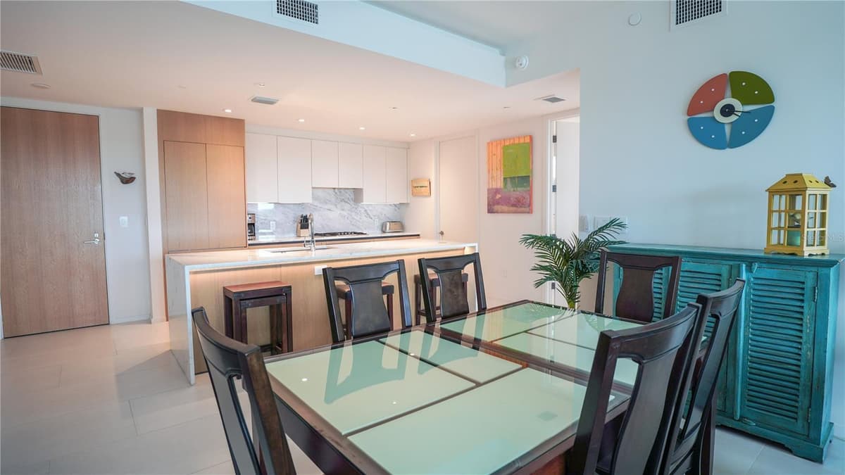 1020 SUNSET POINT ROAD — photo 7 of 42